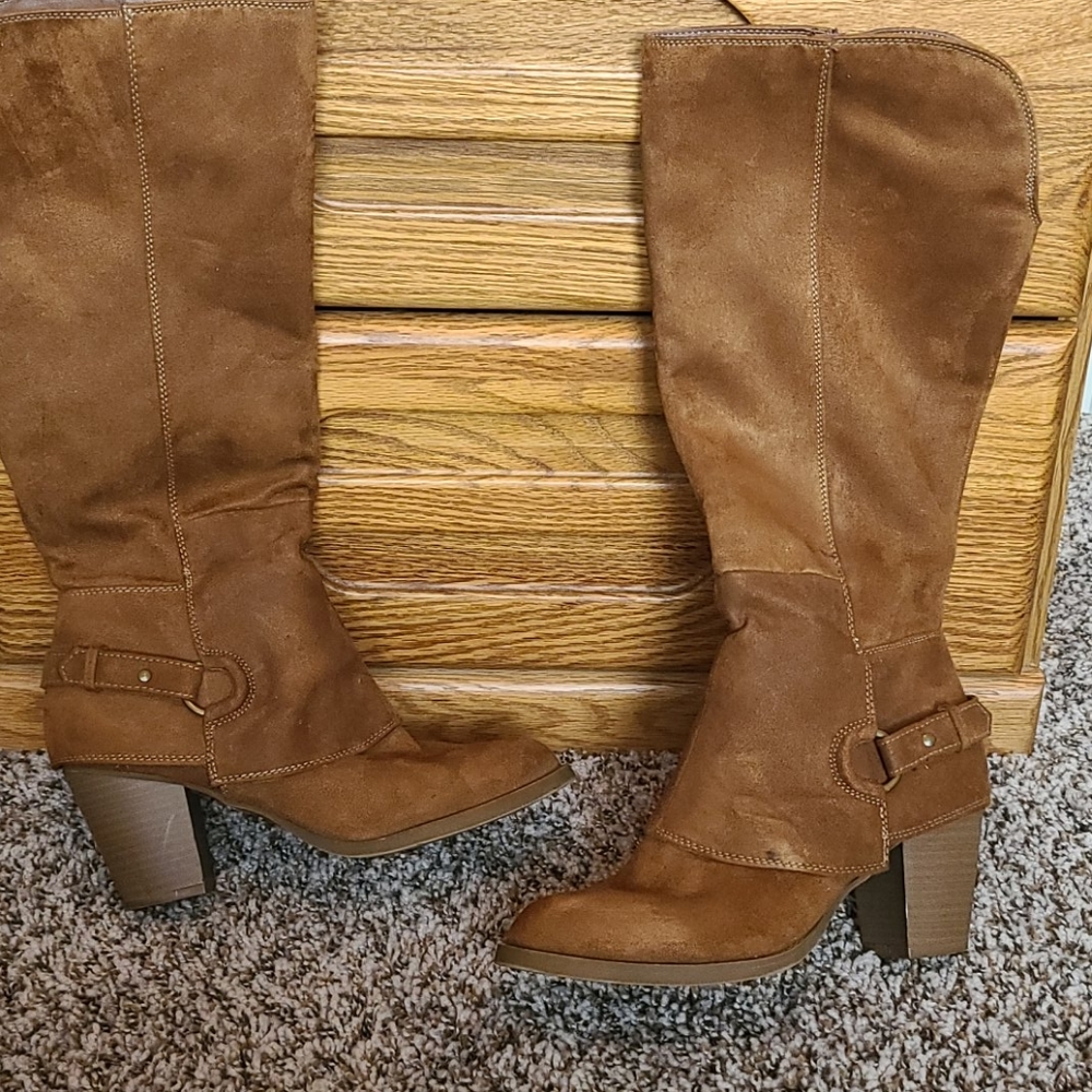 Knee high boots 👢